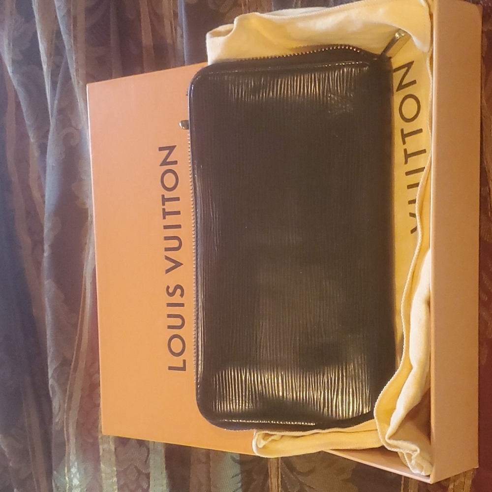 Louis vuitton rare   HP rare large zippy wallet organizer  box dust cover